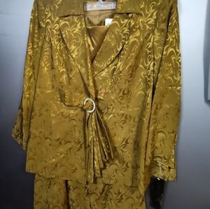 EY Boutique Women's Skirt Suit